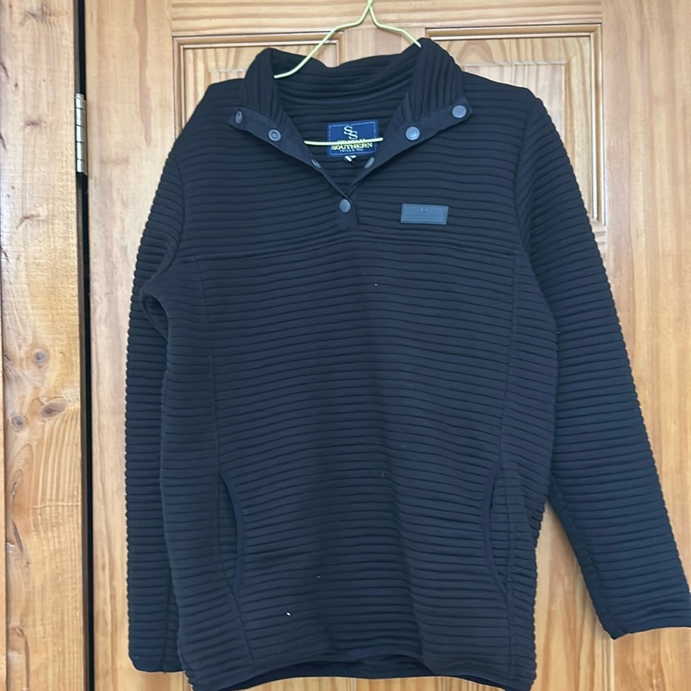 Simple Southern pull over size medium